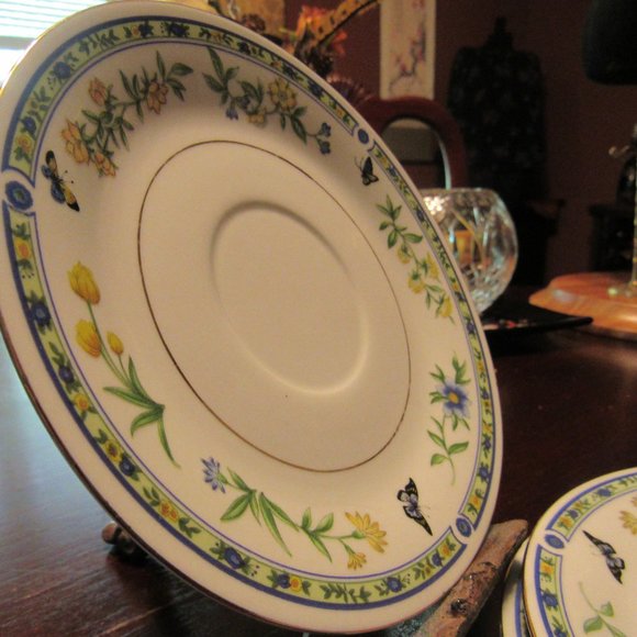 Vintage Victorian Porcelain Footed Floral Tea Set 3 Cups/4 Plates - Picture 6 of 15